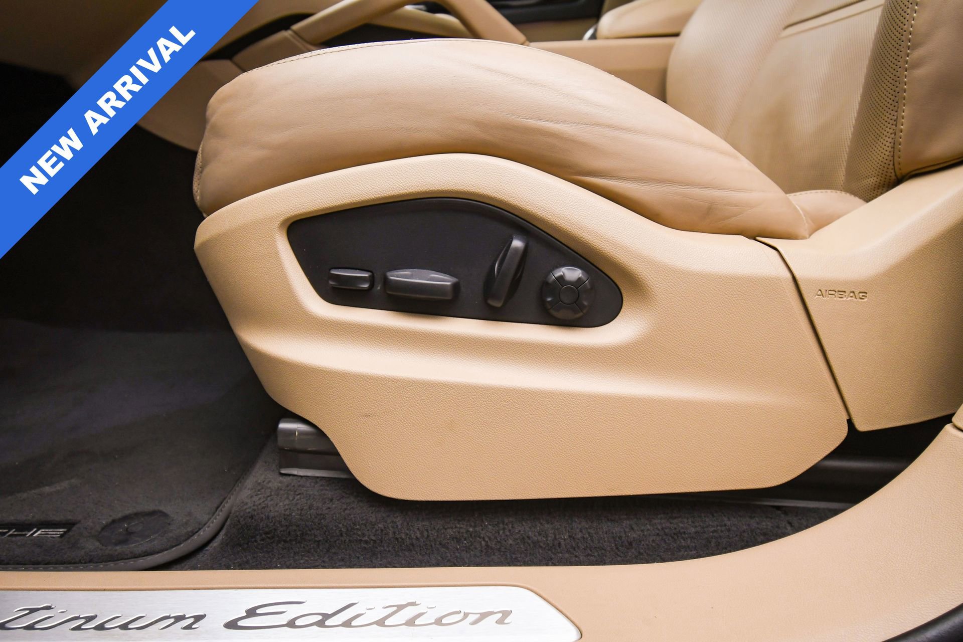 Used 2023 Porsche Cayenne Platinum Edition image 42