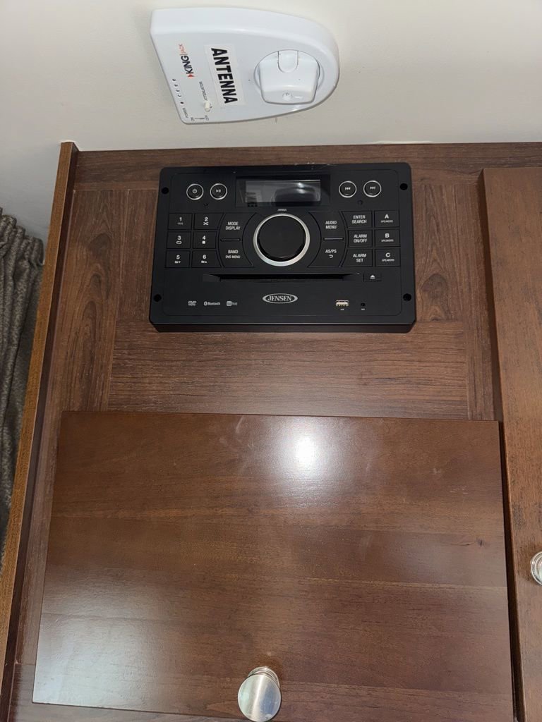 Used 2017 Ford E-450 and Econoline 450 Super Duty w/ Motorhome Prep Package image 41