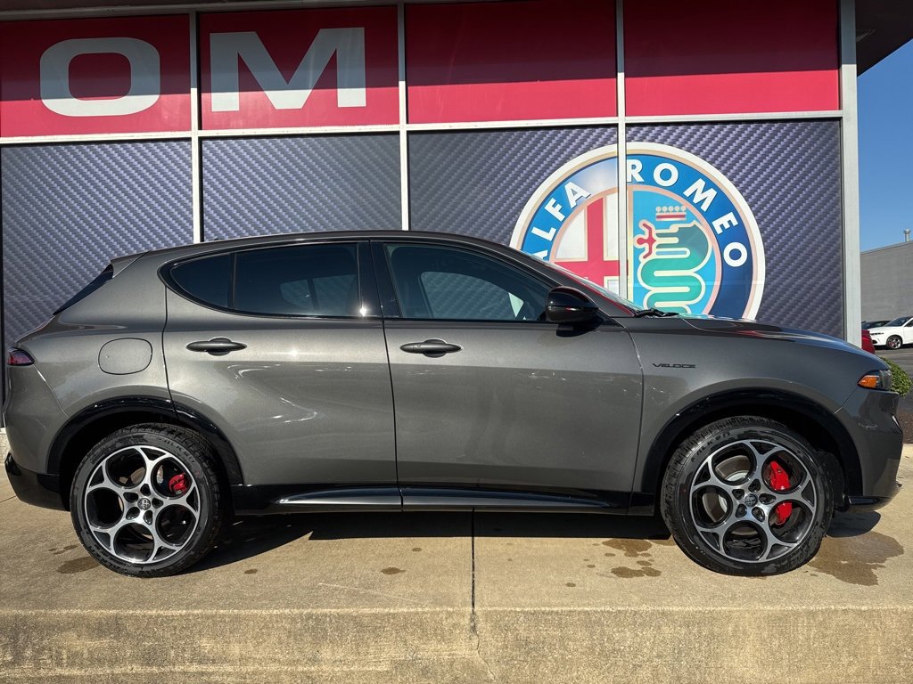 New 2025 Alfa Romeo Tonale Veloce w/ Premium Package image 2