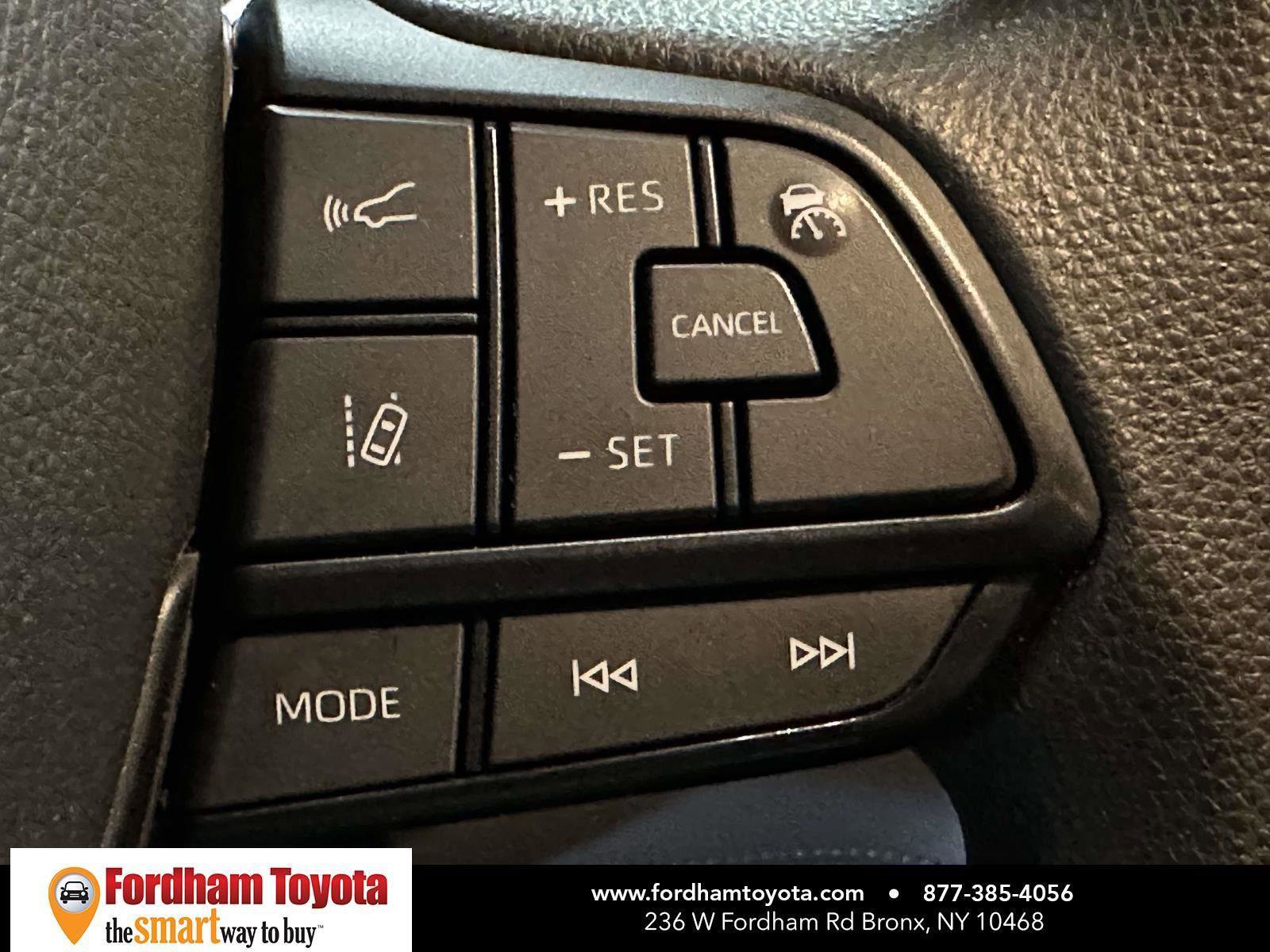 Used 2024 Toyota Sienna LE image 30