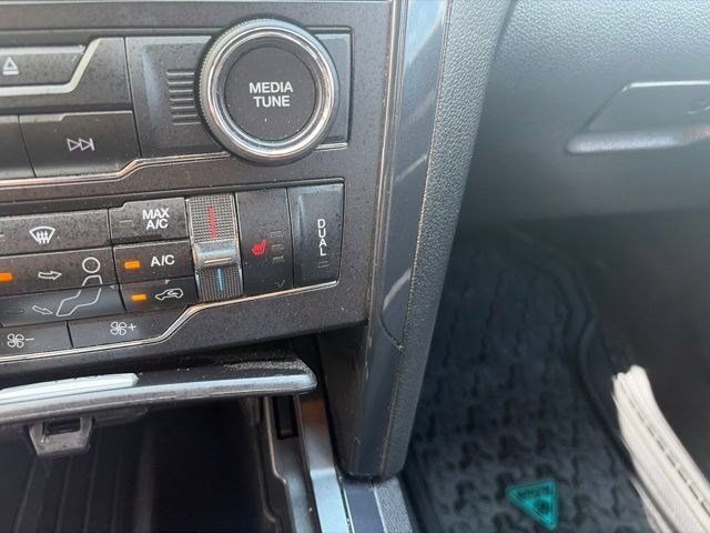 Used 2017 Ford Explorer XLT FWD image 25