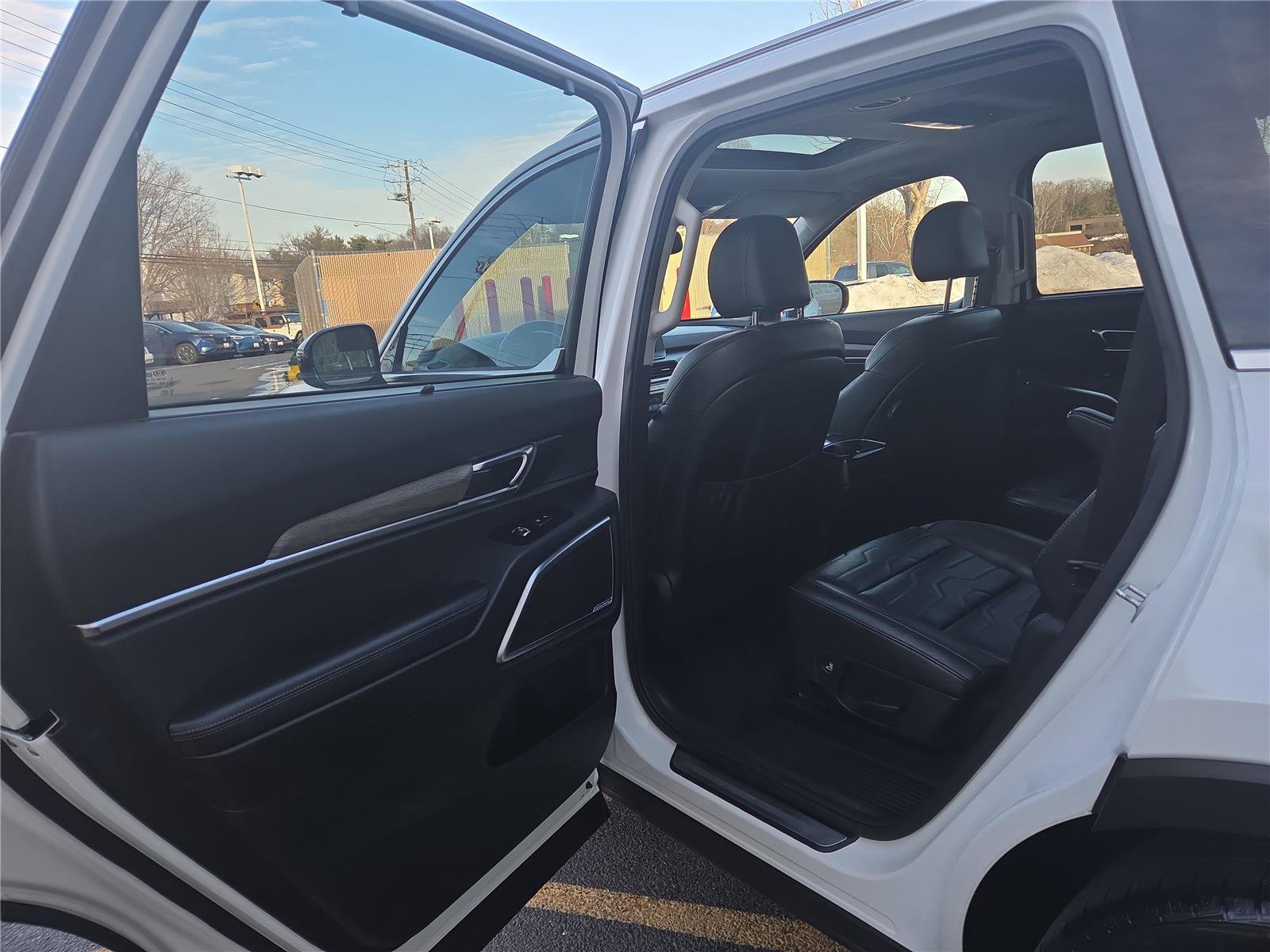 Used 2020 Kia Telluride SX w/ SX Prestige Package image 24