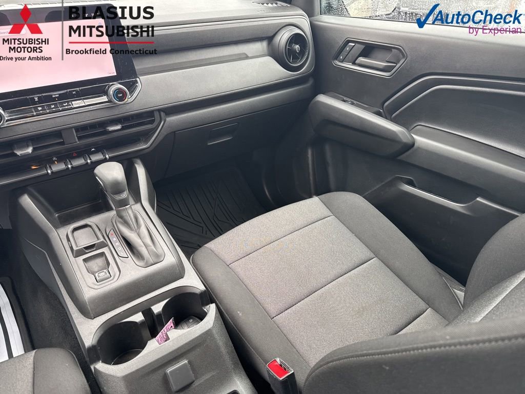Used 2024 Chevrolet Colorado W/T RWD image 15