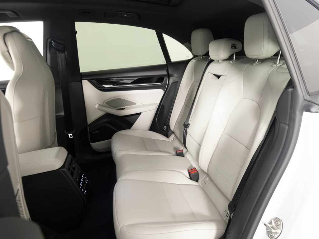 New 2026 Porsche Macan 4 Electric AWD/4WD image 37