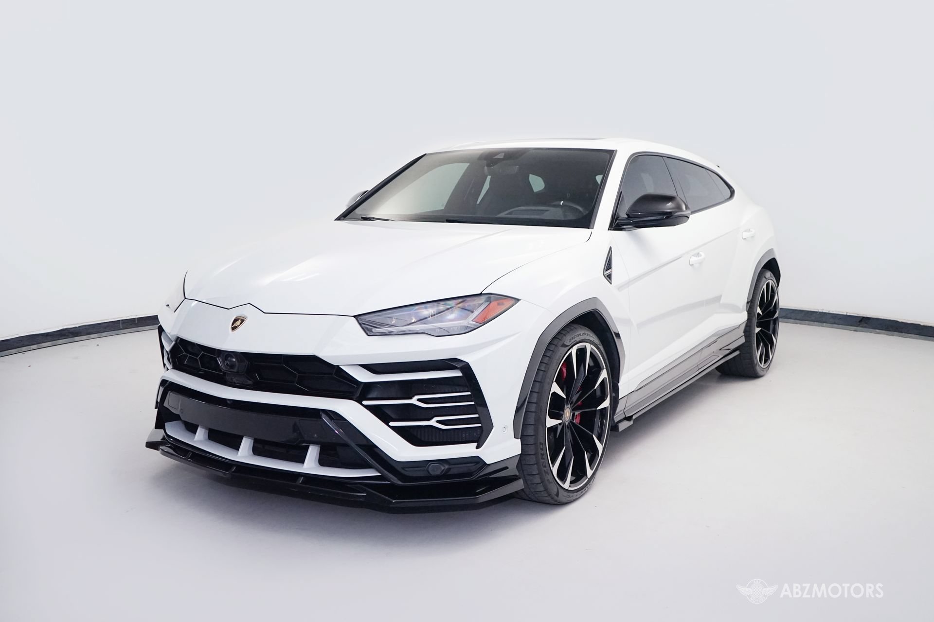 Used 2019 Lamborghini Urus AWD/4WD image 2