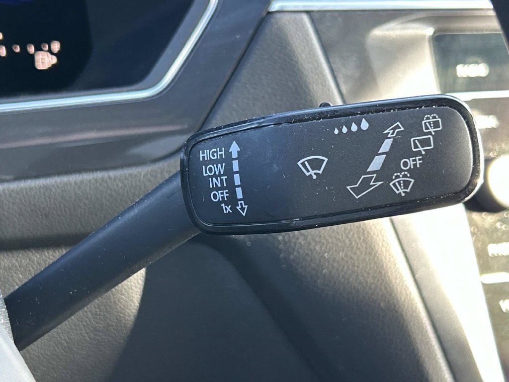 Used 2022 Volkswagen Tiguan SE AWD/4WD image 38