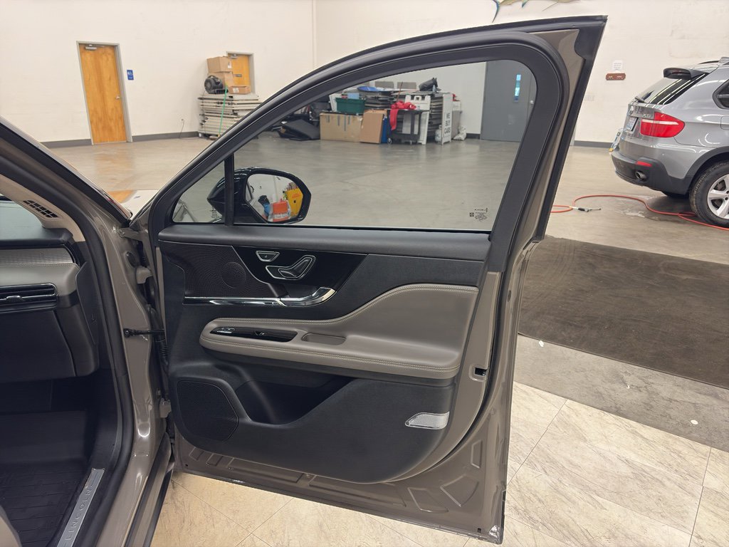 Used 2025 Lincoln Corsair Reserve w/ Rear Removable Package Tray image 18