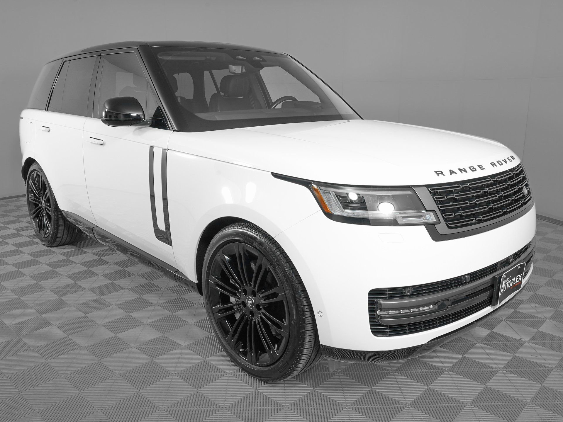 Used 2025 Land Rover Range Rover SE image 3