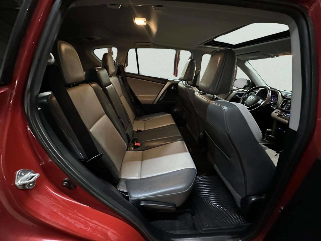Used 2014 Toyota RAV4 Limited w/ Technology Package image 25