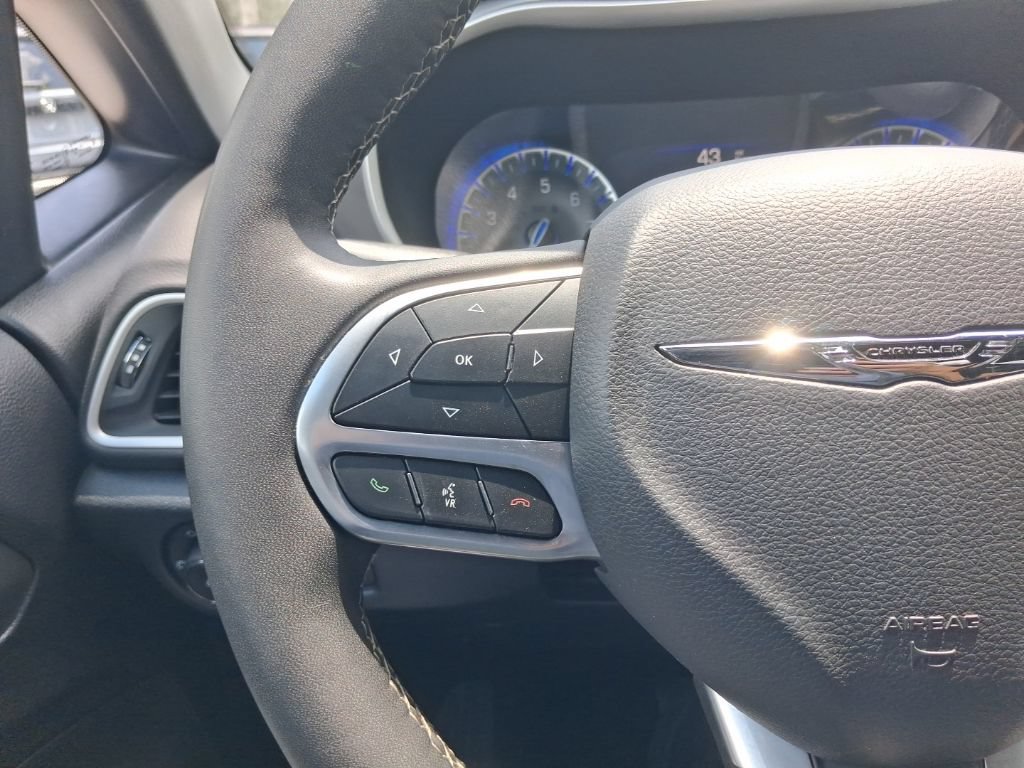 Used 2025 Chrysler Pacifica Select FWD image 28