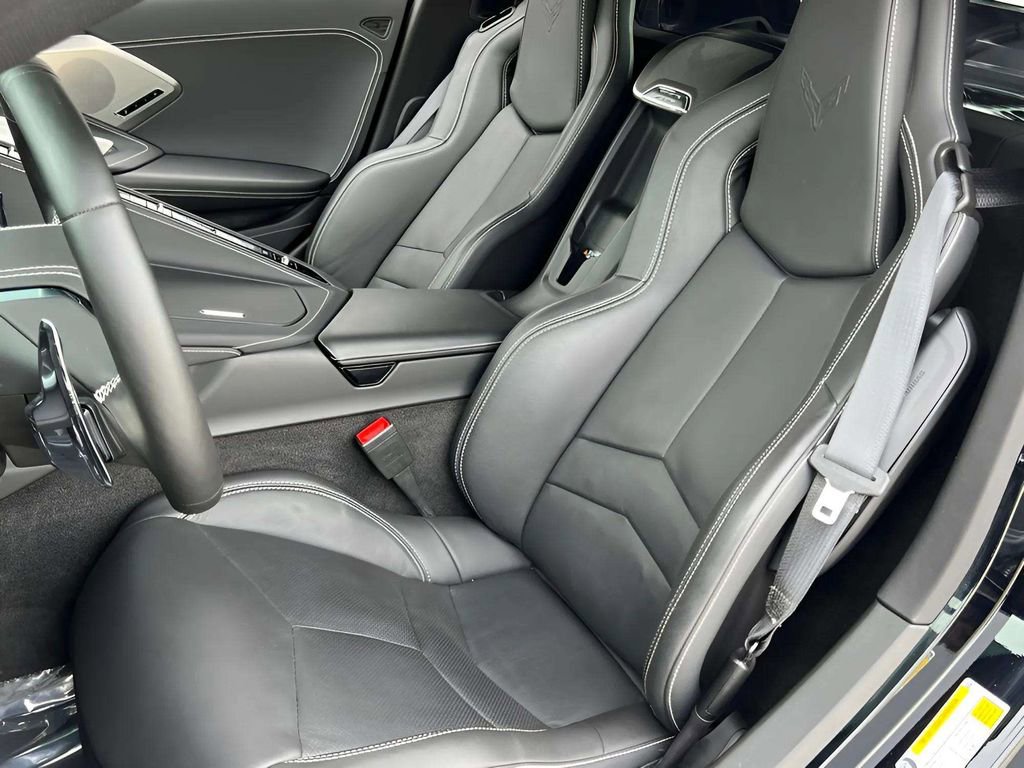 Used 2025 Chevrolet Corvette Z06 image 10