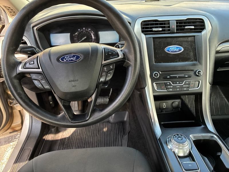 Used 2018 Ford Fusion SE w/ Fusion SE Technology Package FWD image 10