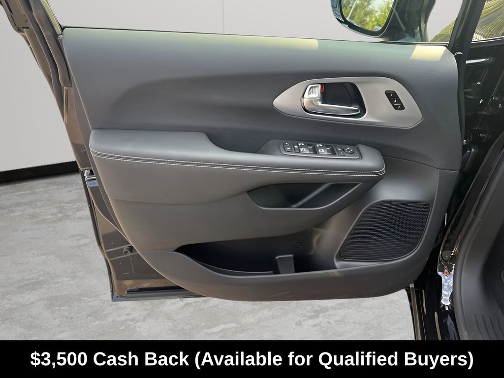 New 2026 Chrysler Pacifica Limited w/ S Appearance Package FWD image 26