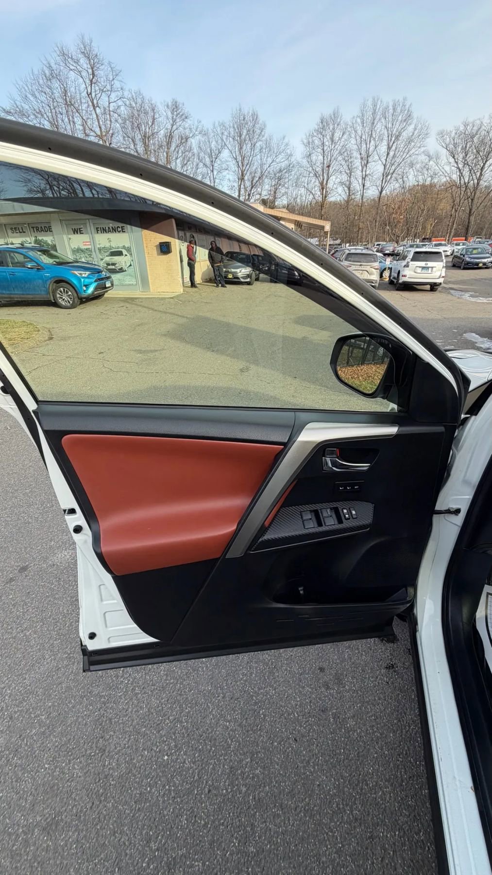 Used 2015 Toyota RAV4 Limited image 9