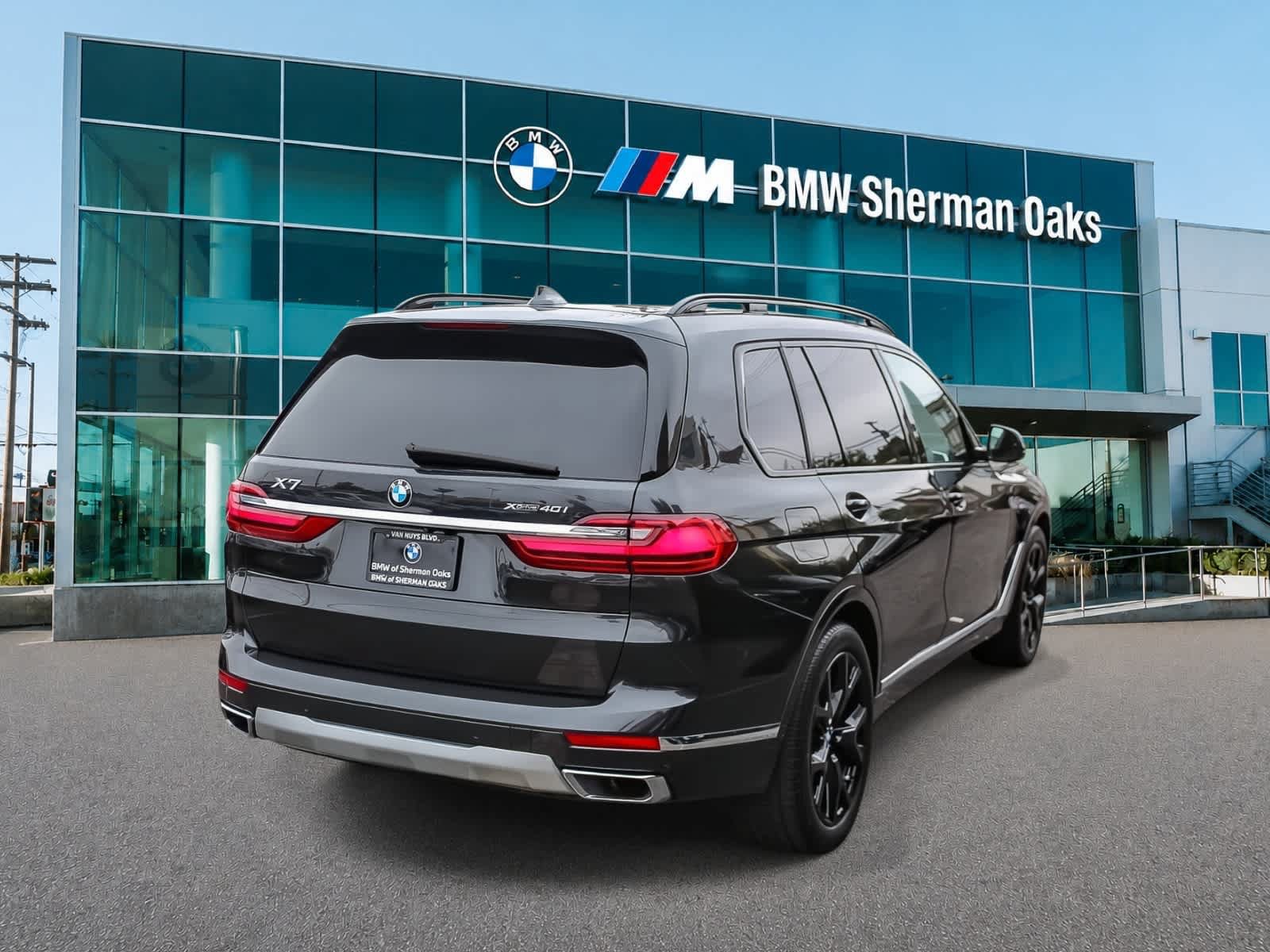 Used 2022 BMW X7 xDrive40i w/ Premium Package AWD/4WD image 4