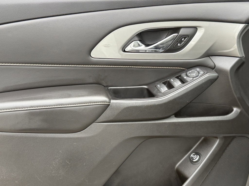 Used 2019 Chevrolet Traverse LT image 17