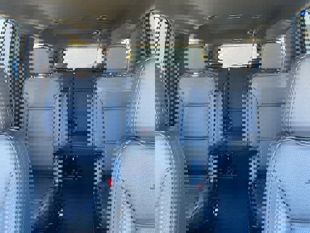 Used 2025 GMC Yukon XL Denali image 33