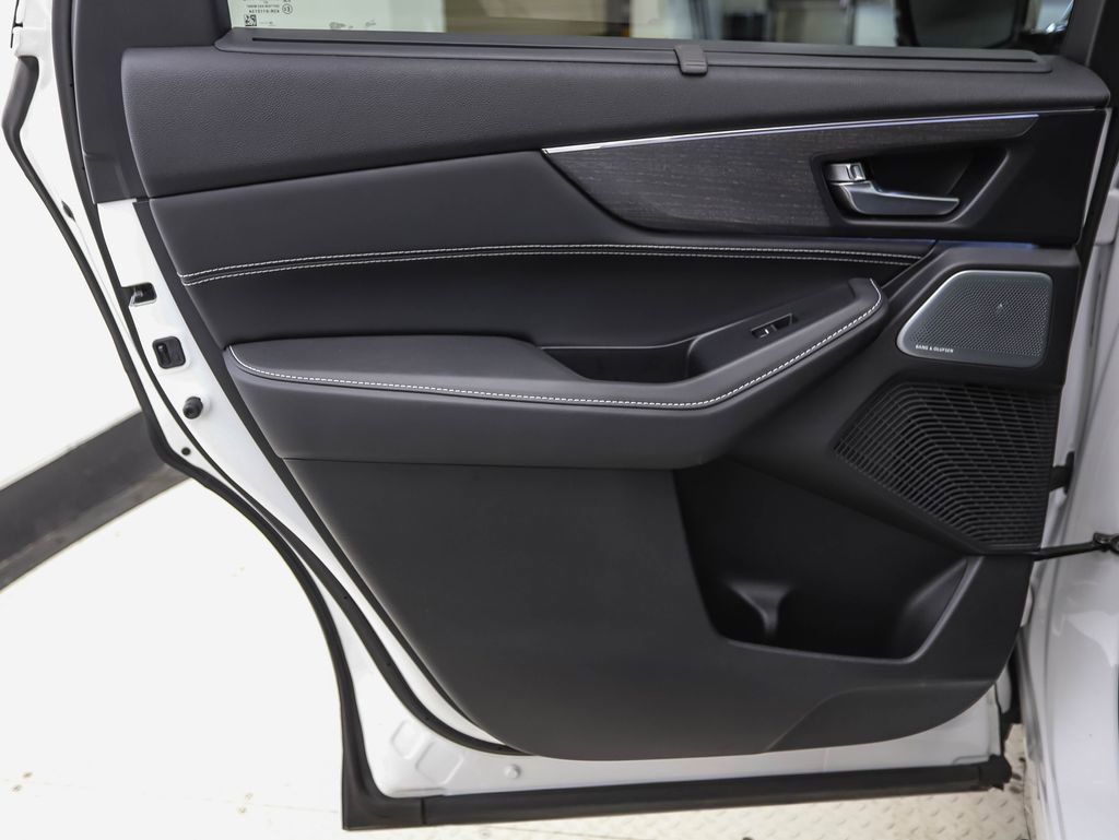 Used 2025 Acura MDX w/ Advance Package image 18