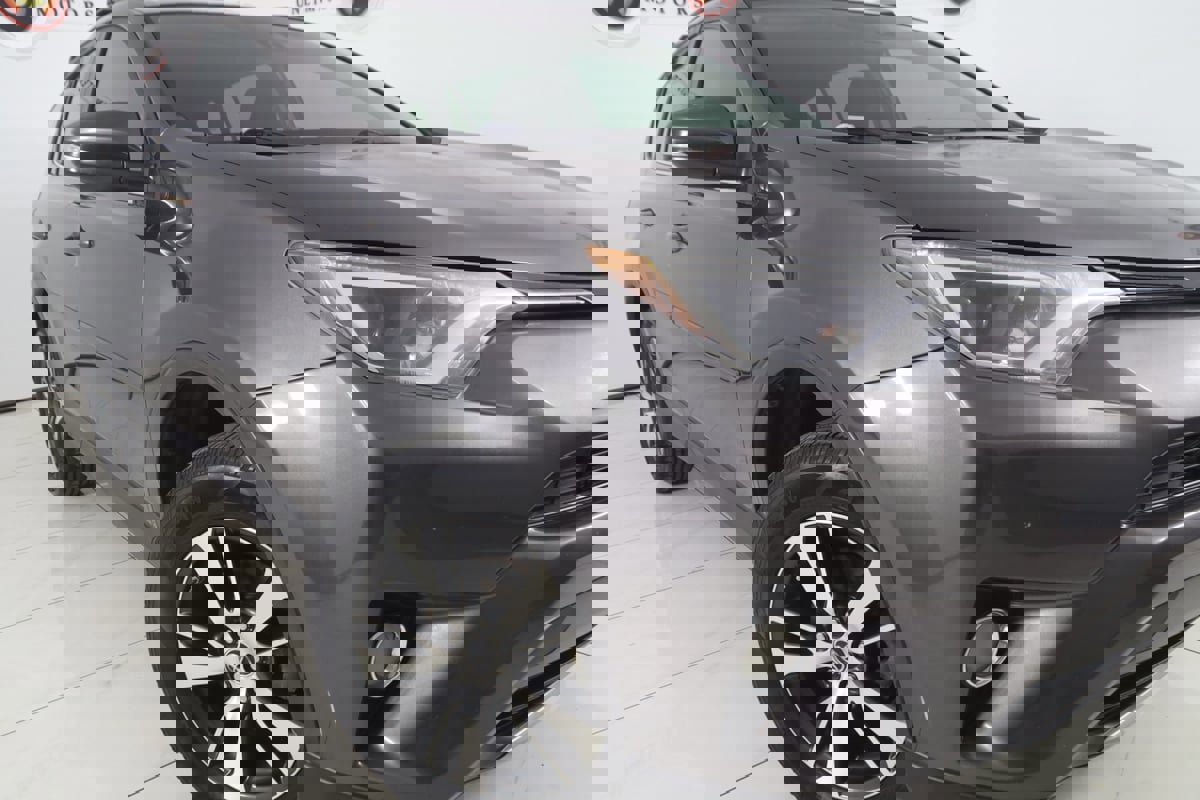 Used 2017 Toyota RAV4 XLE image 14