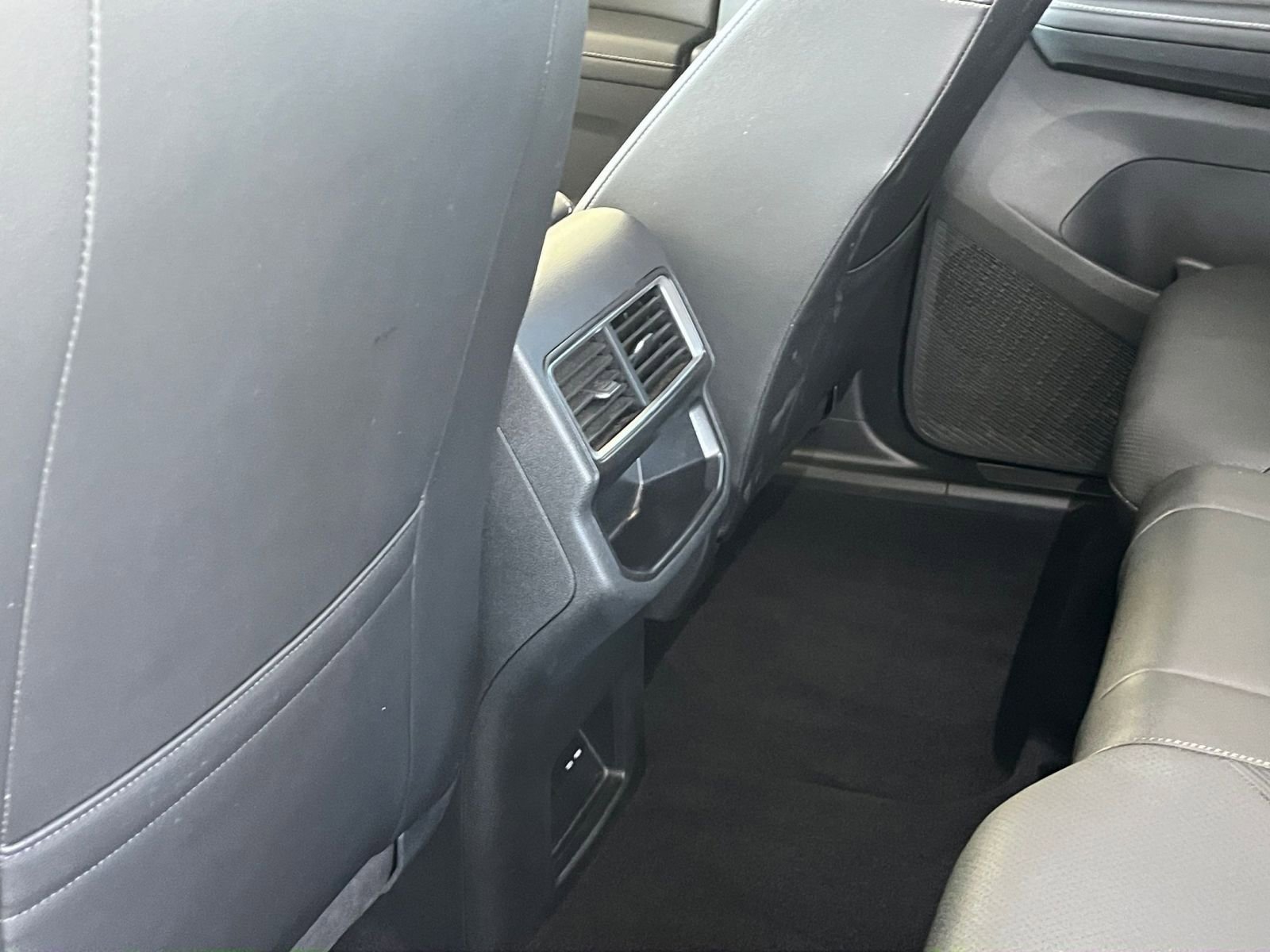 Used 2025 Volkswagen Atlas Cross Sport SE image 24