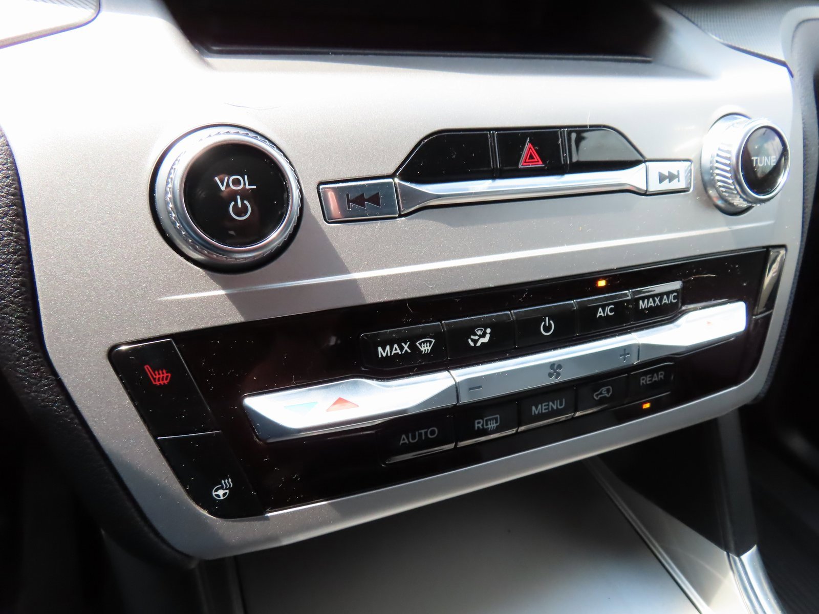 Used 2022 Ford Explorer XLT w/ Equipment Group 202A image 26