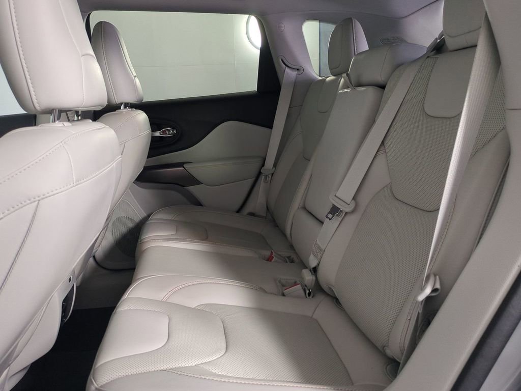 Used 2020 Jeep Cherokee Limited FWD image 16