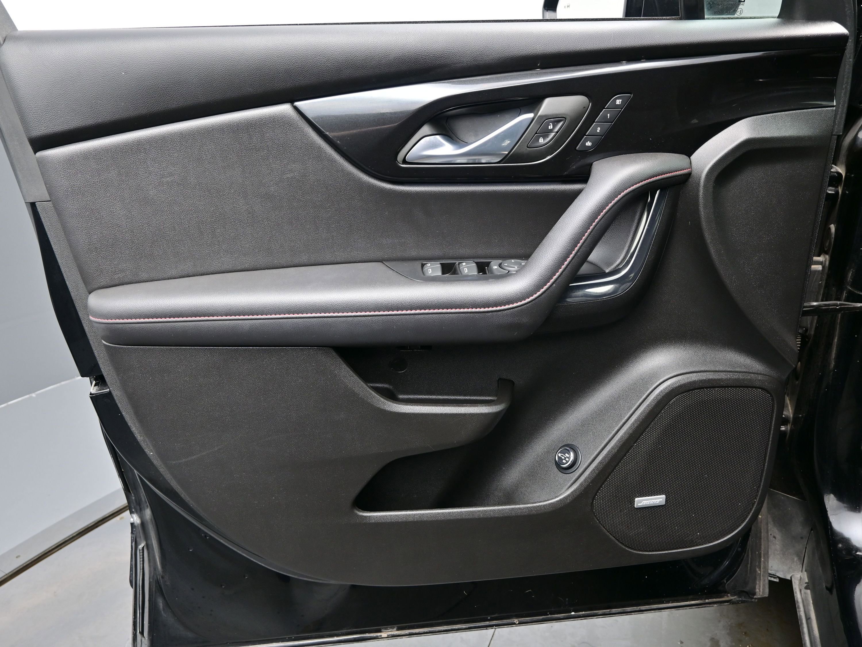 Used 2023 Chevrolet Blazer RS w/ Driver Confidence II Package FWD image 9