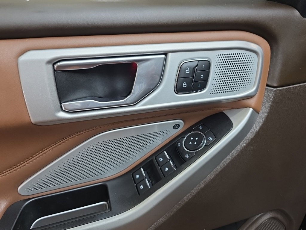 Used 2022 Ford Explorer King Ranch w/ Premium Technology Package image 27