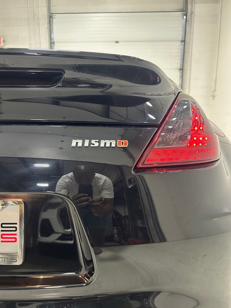 Used 2017 Nissan 370Z NISMO RWD image 8