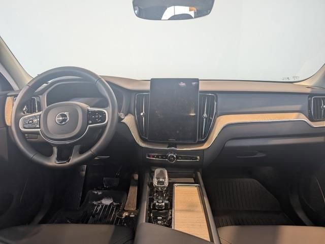 Used 2026 Volvo XC60 B5 Core w/ Climate Package image 15