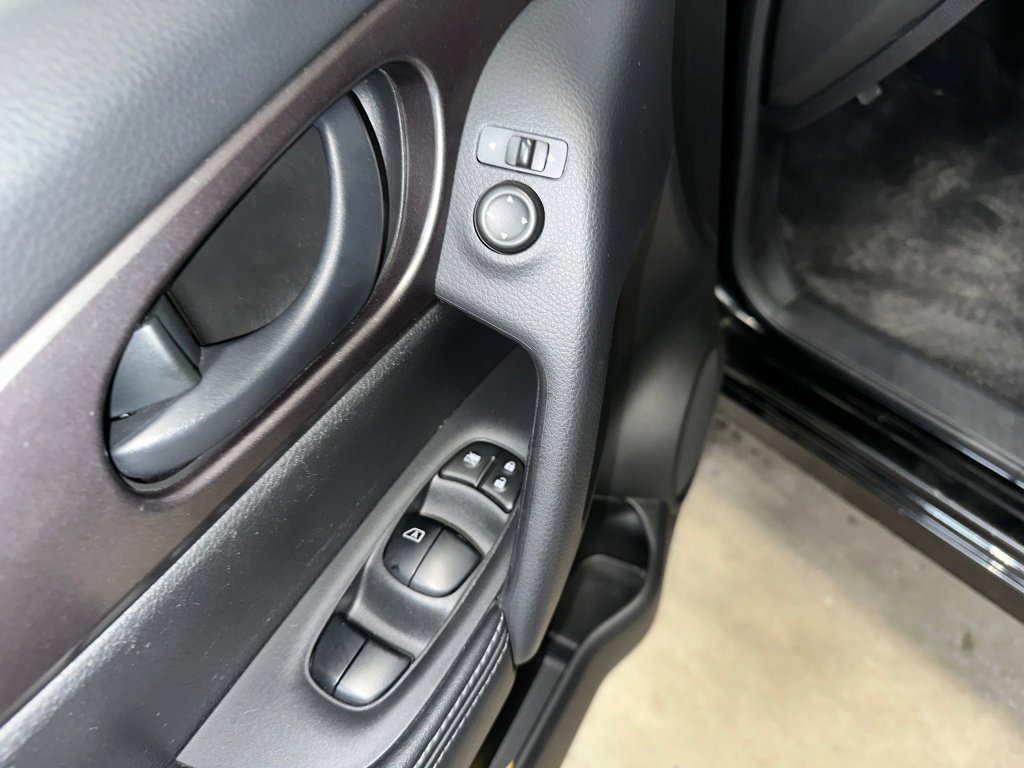 Used 2018 Nissan Rogue Sport S w/ S Appearance Package AWD/4WD image 4
