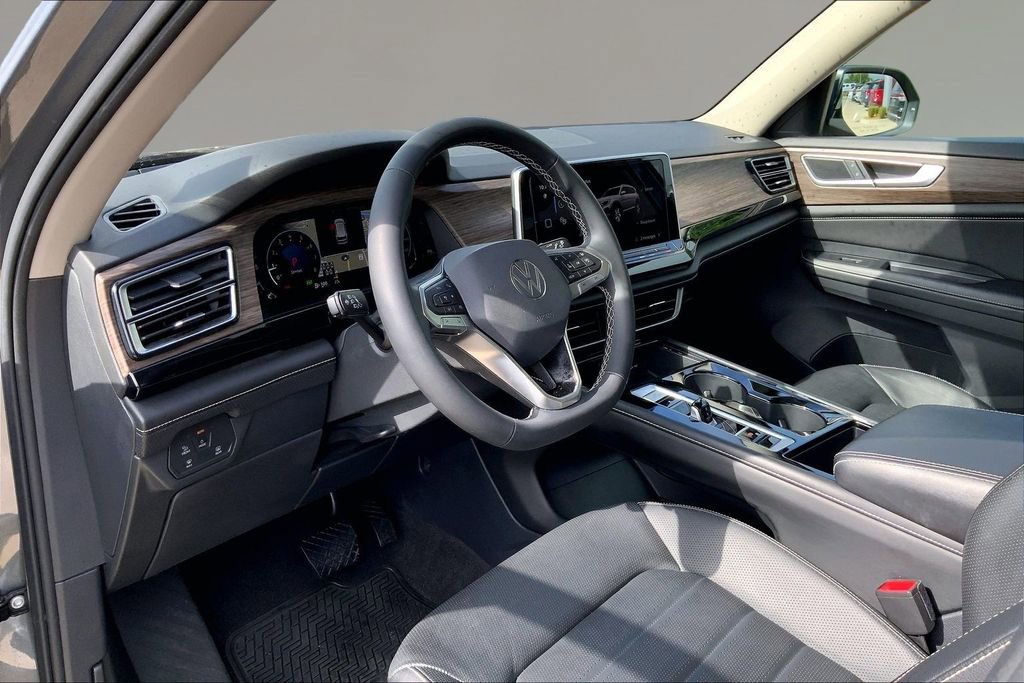Used 2024 Volkswagen Atlas SEL AWD/4WD image 13