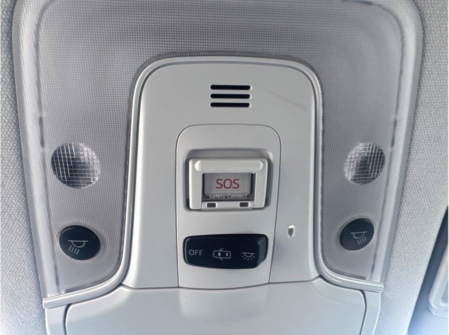 Used 2020 Toyota Prius Prime XLE FWD image 18