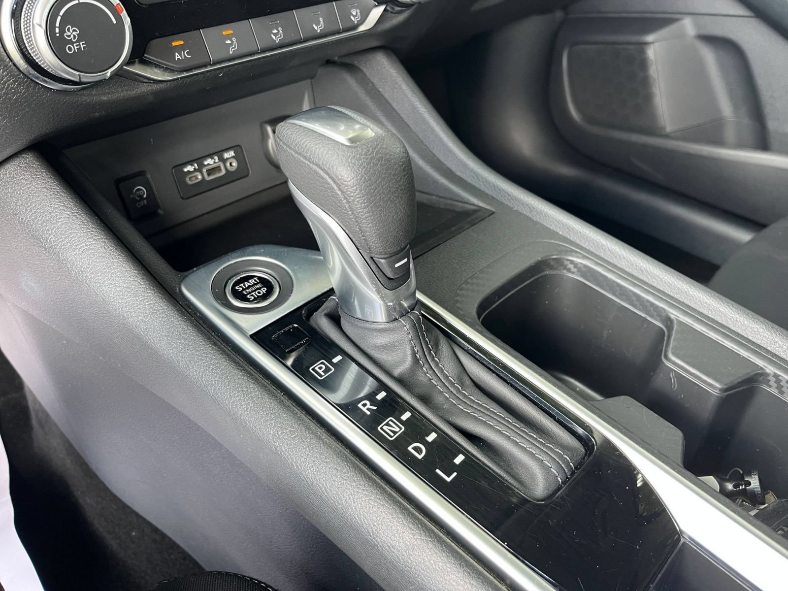 Used 2025 Nissan Sentra SV FWD image 38