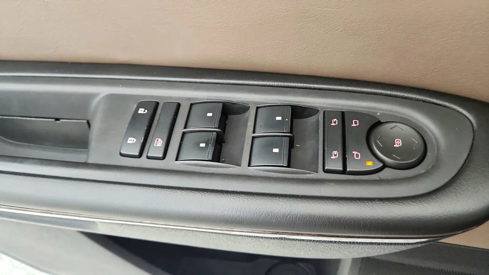 Used 2016 GMC Acadia SLT image 33