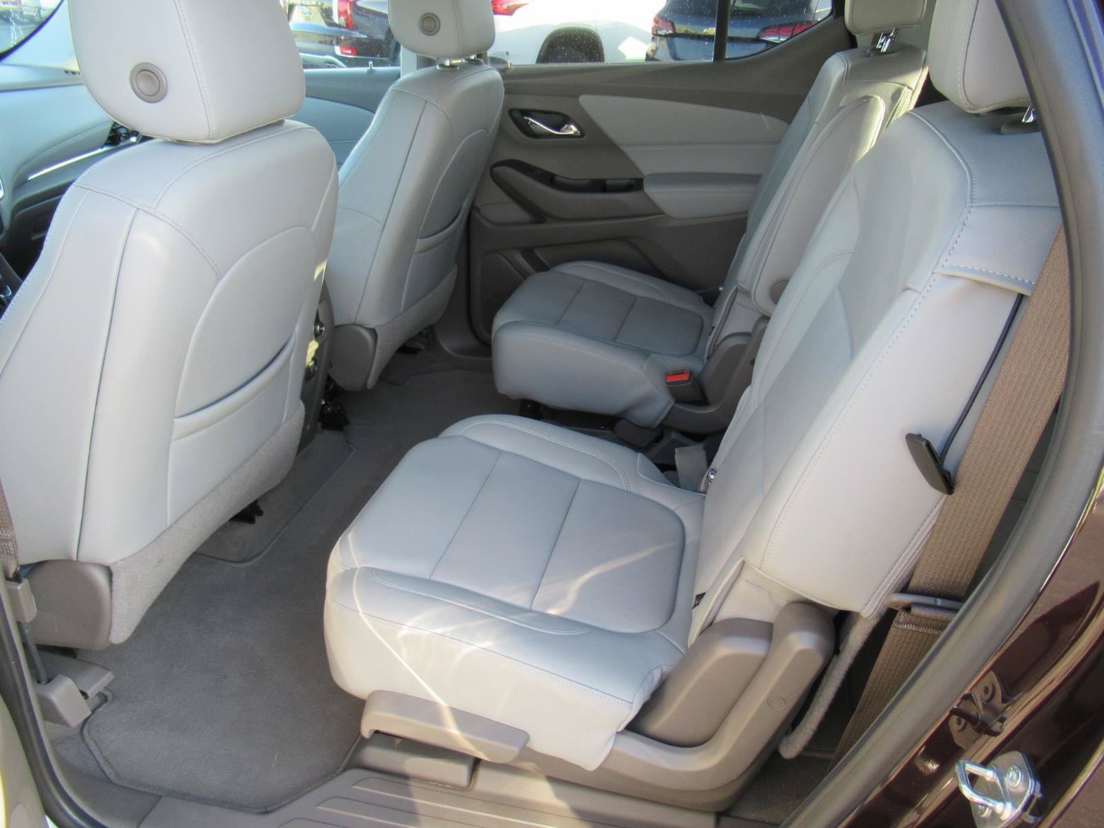 Used 2021 Chevrolet Traverse LT w/ LT Premium Package AWD/4WD image 35