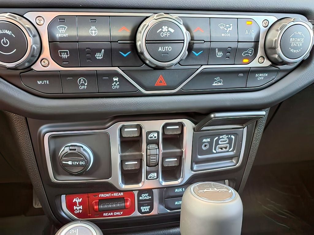 New 2026 Jeep Gladiator Rubicon w/ Steel Power Dome Hood Package AWD/4WD image 9