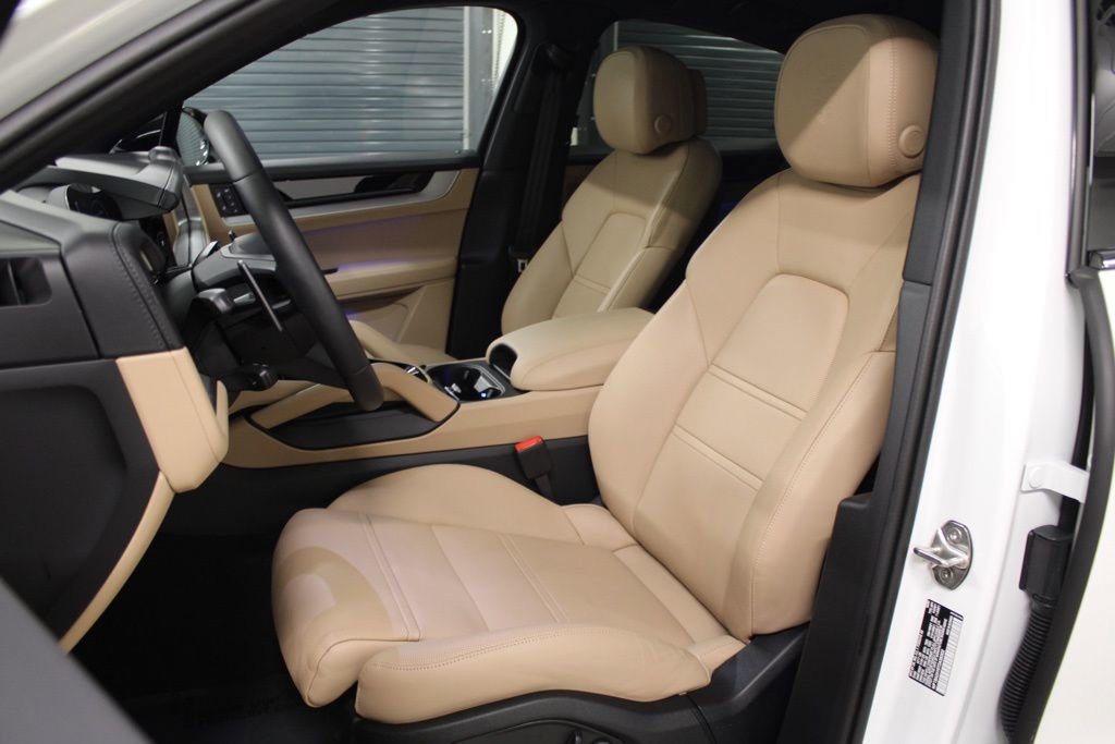 Certified 2026 Porsche Cayenne Coupe image 5