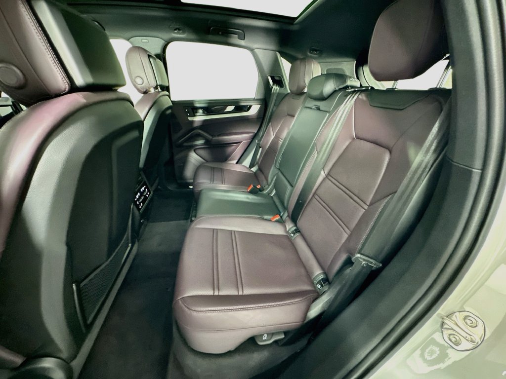 Certified 2025 Porsche Cayenne S AWD/4WD image 24