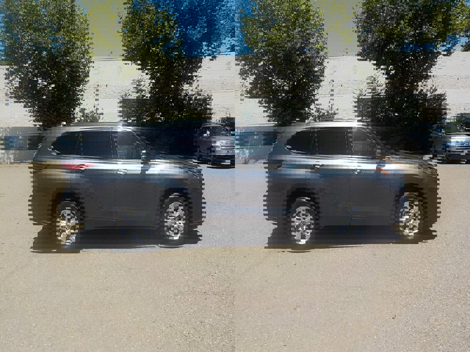 Used 2020 Toyota Highlander L image 3