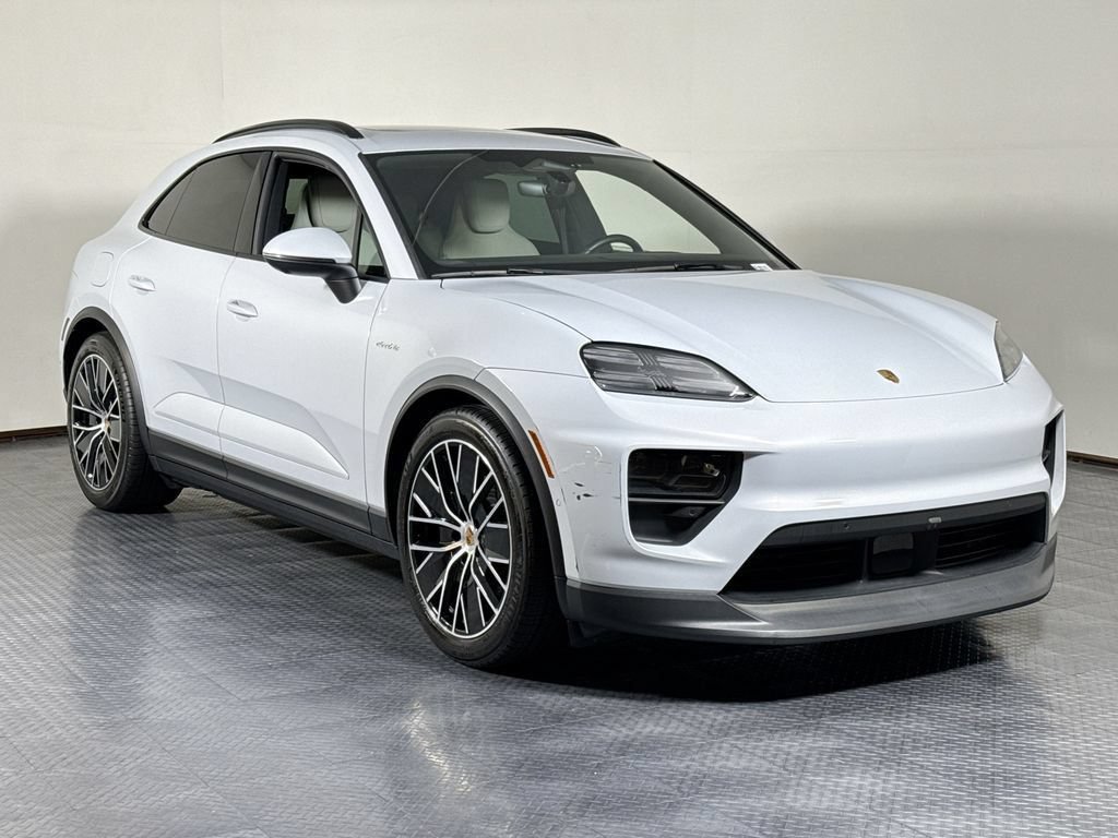 Certified 2024 Porsche Macan 4 Electric AWD/4WD image 9