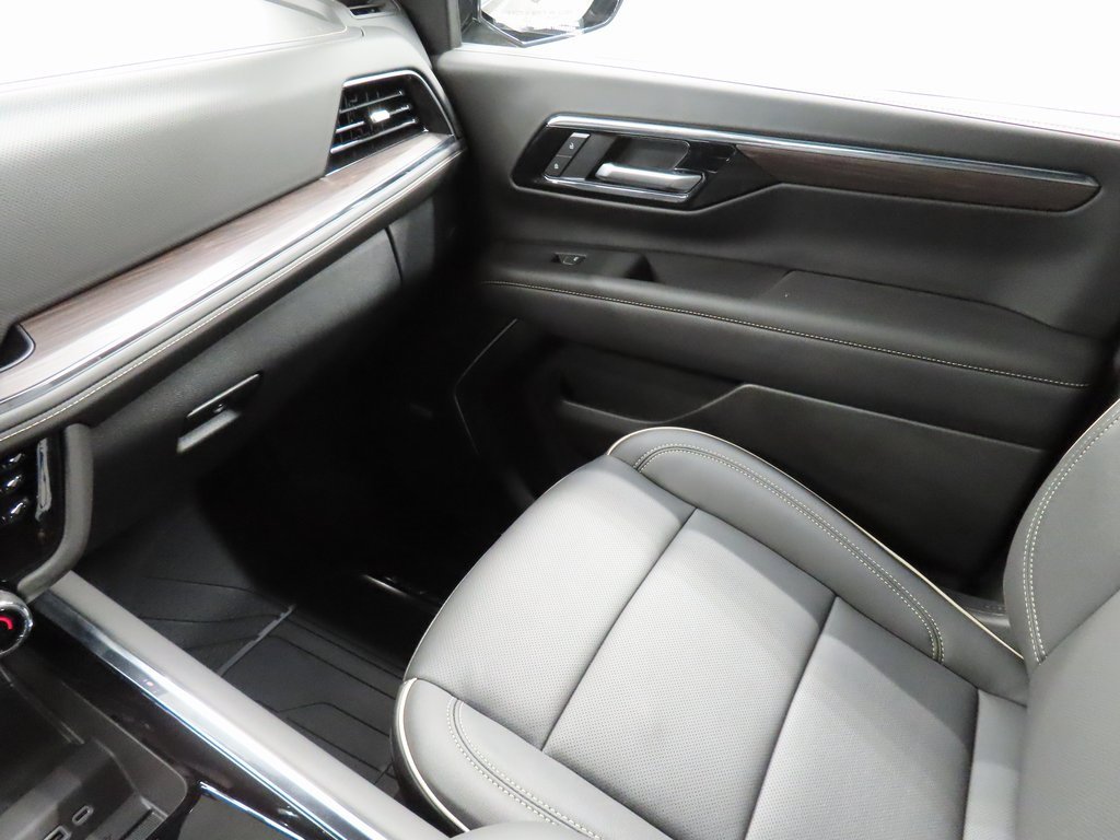 Used 2025 Chevrolet Suburban Premier image 28