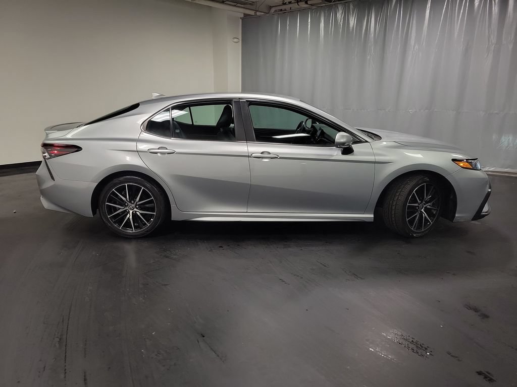 Used 2023 Toyota Camry SE AWD/4WD image 9