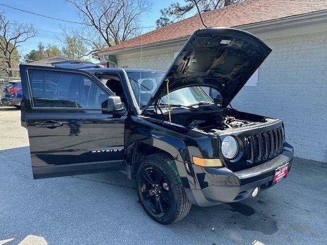 Used 2016 Jeep Patriot Latitude FWD image 9