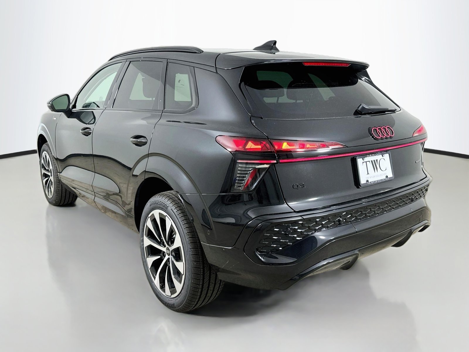 New 2026 Audi Q3 quattro 2.0T AWD/4WD image 7