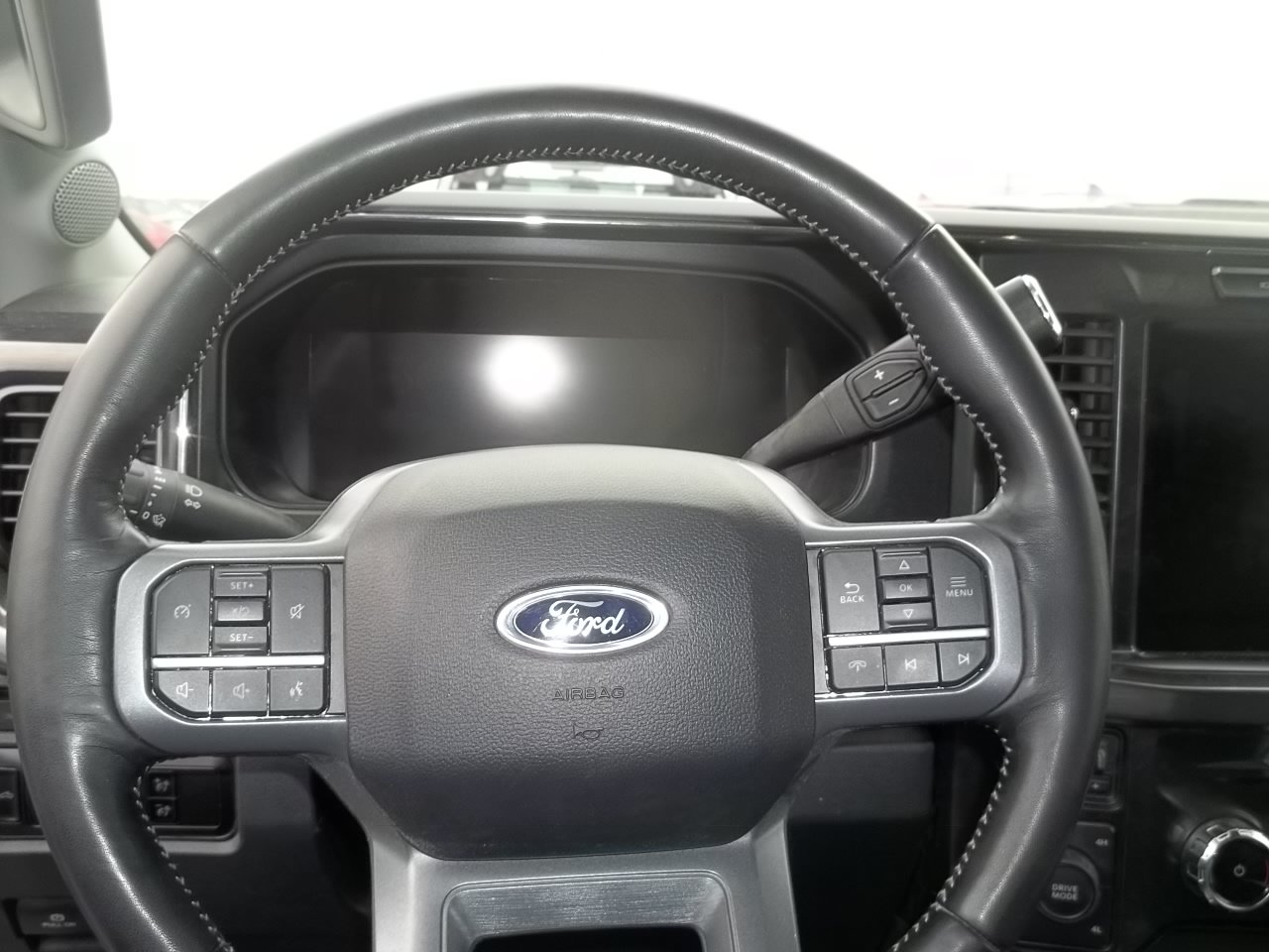 Used 2024 Ford F350 Lariat w/ FX4 Off-Road Package AWD/4WD image 7