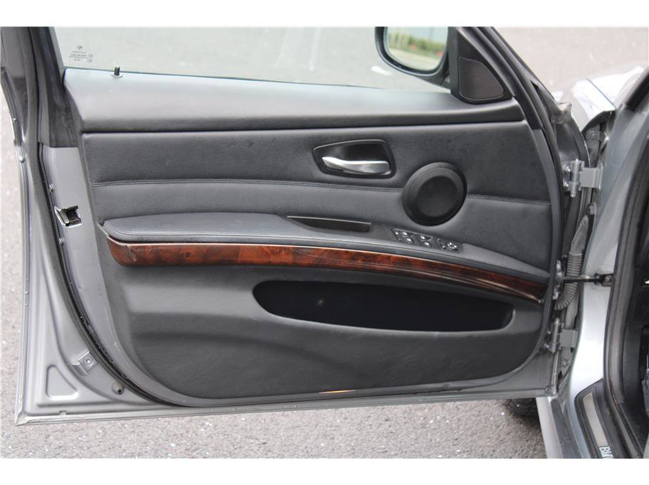 Used 2011 BMW 328i xDrive Wagon image 7