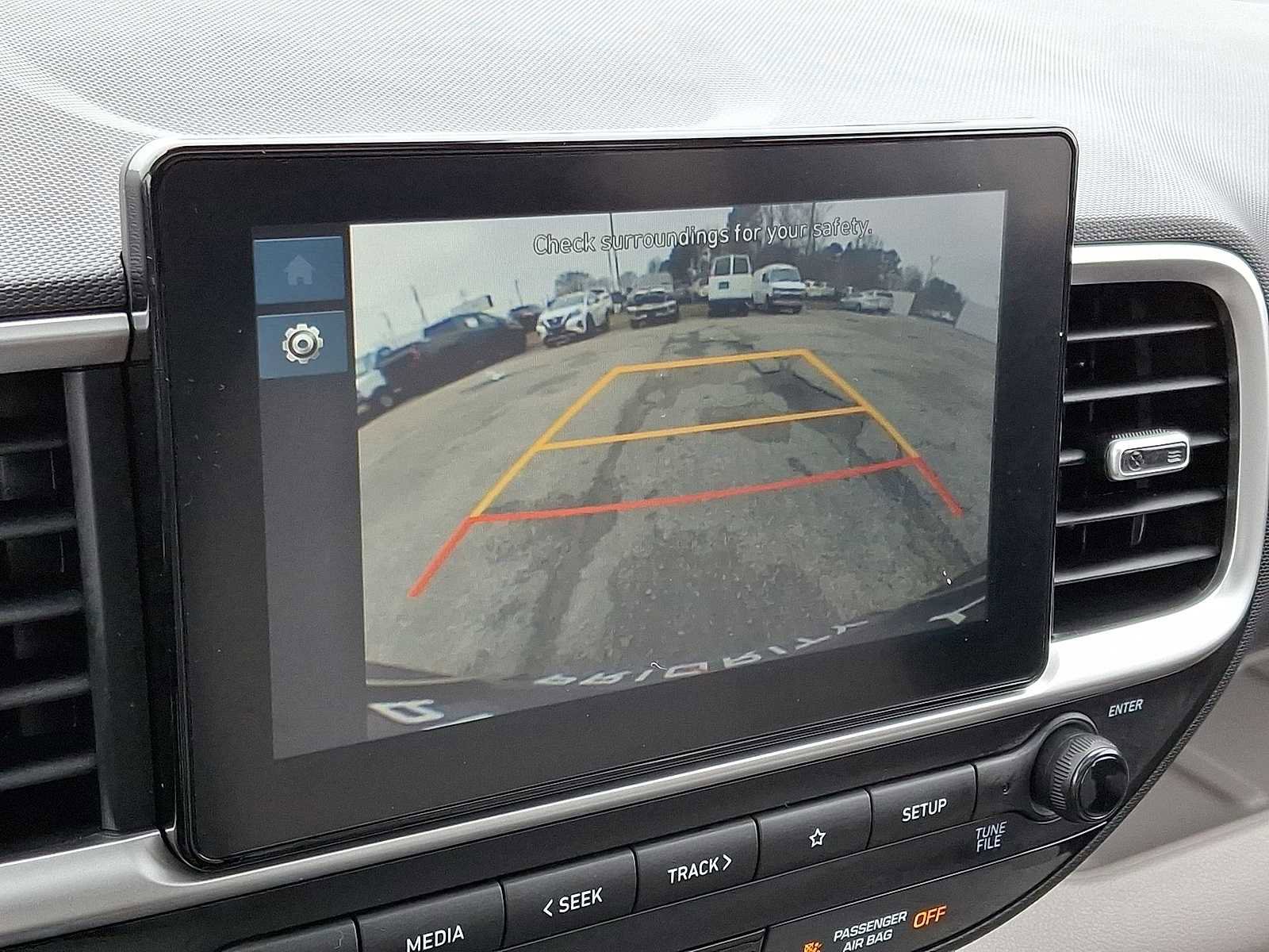 Used 2025 Hyundai Venue SEL image 20