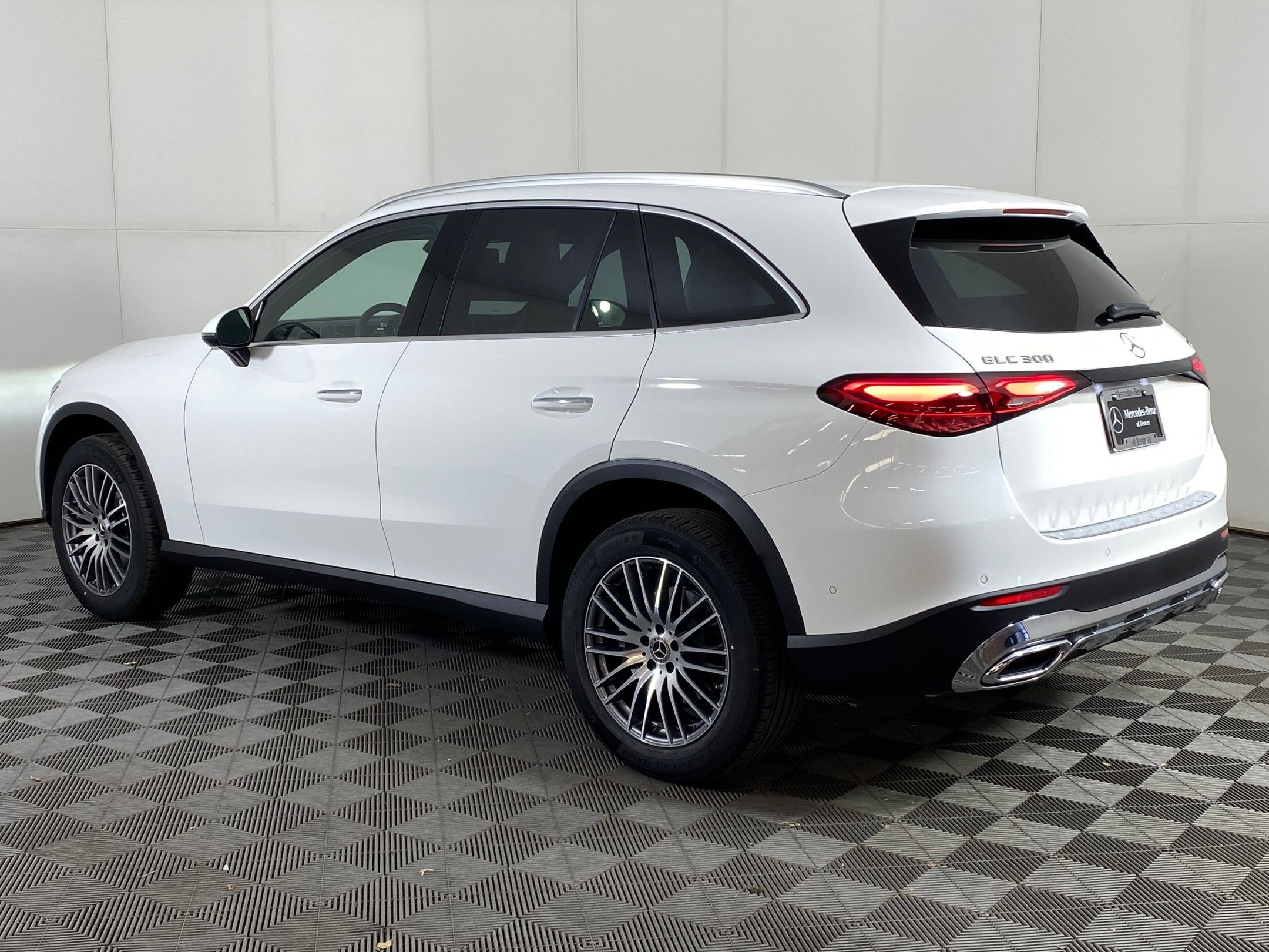 Used 2026 Mercedes-Benz GLC 300 4MATIC image 3