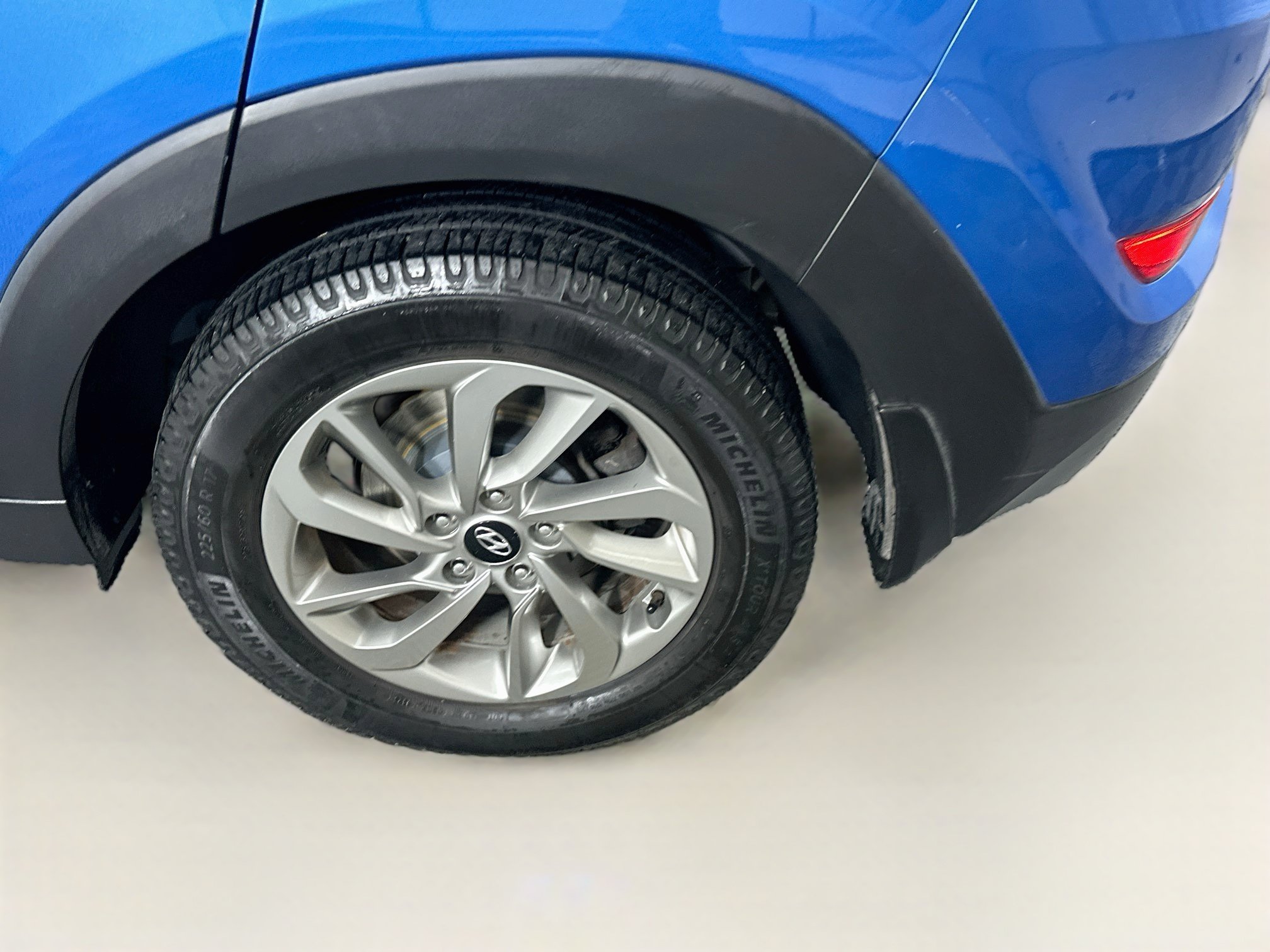 Used 2017 Hyundai Tucson SE Plus AWD/4WD image 11